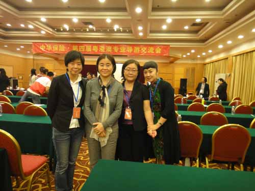 http://www.zhcpt.edu.cn/userfiles/images/专业教师在粤港澳导游大会上.JPG